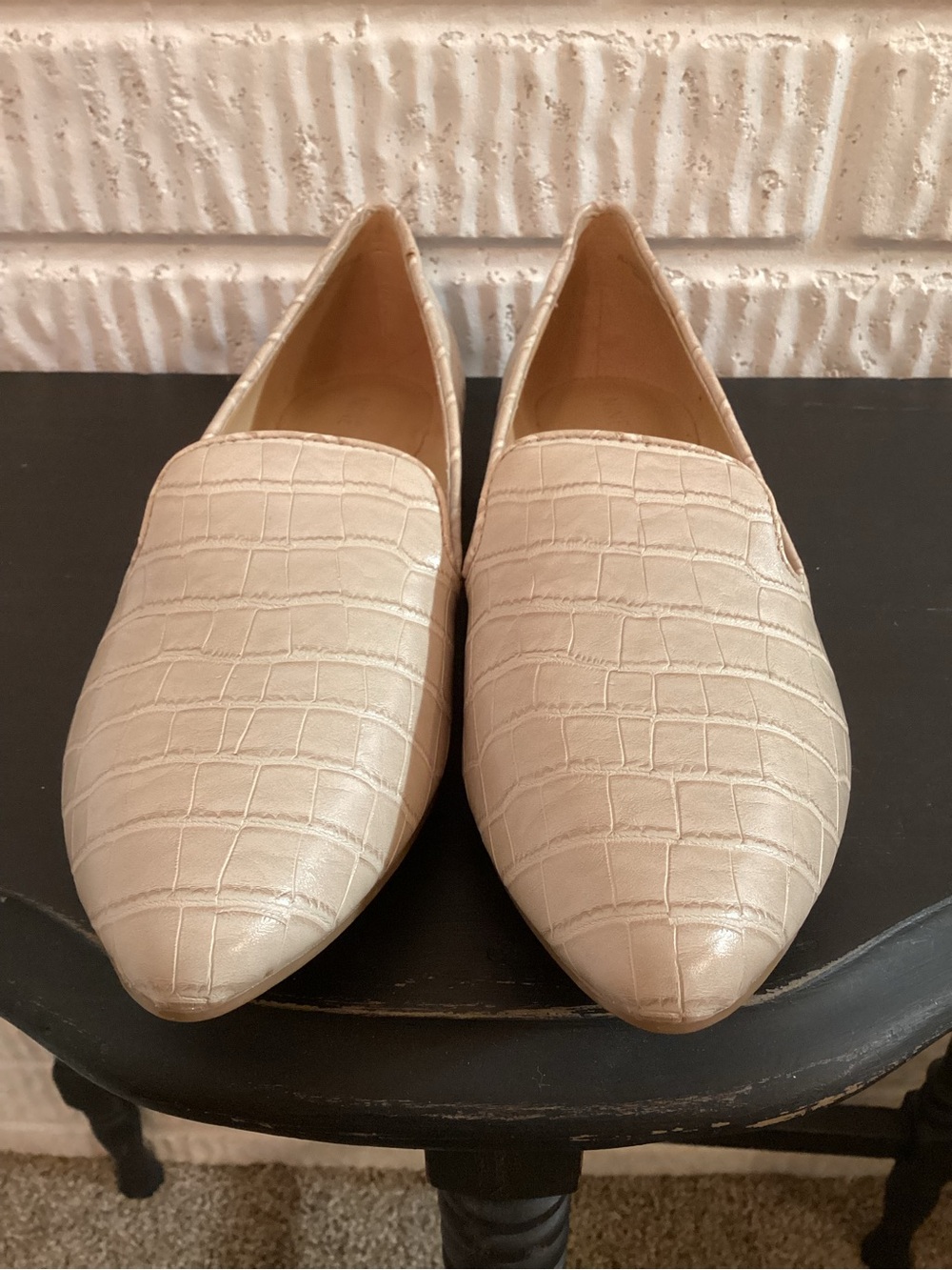 Nine West Cream Croc-Embossed Pointed Flats Loafers Size 6.5 Minimalist
